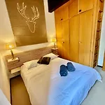 V9 Large 7 People Apartment