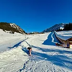 V9 Large 7 People Apartment *